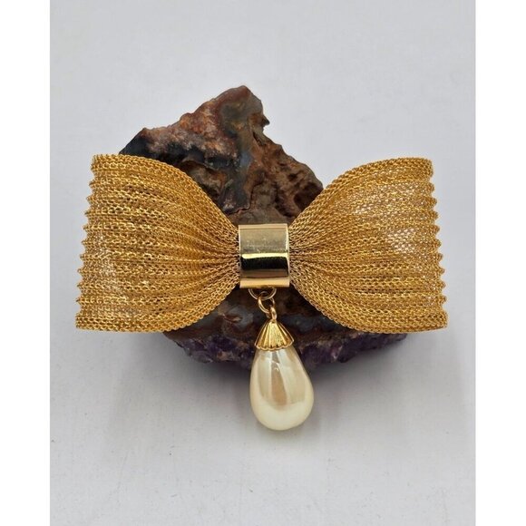 Unbranded Jewelry - Vintage Gold Tone Mesh Bow Pin Brooch w/ Dangle Faux Pearl Coquette